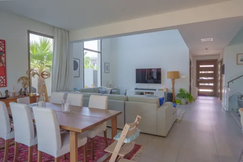 4 Bedrooms Villa in Redwoods