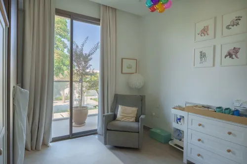4 Bedrooms Villa in Redwoods