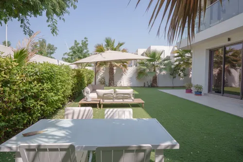 4 Bedrooms Villa in Redwoods