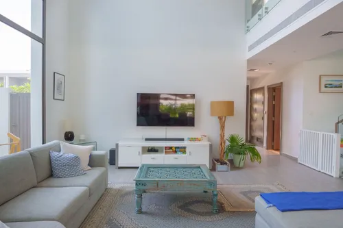4 Bedrooms Villa in Redwoods
