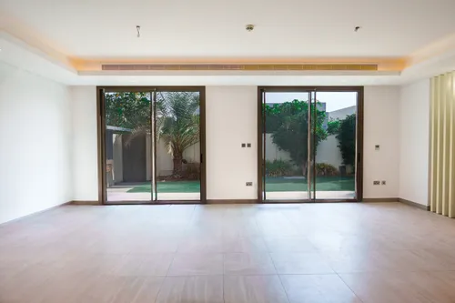 4 Bedrooms Villa in Redwoods