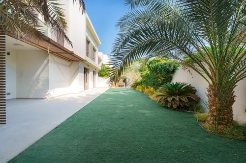 4 Bedrooms Villa in Redwoods