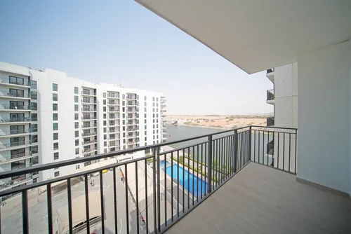 2 Bedrooms Apartment in Waters Edge