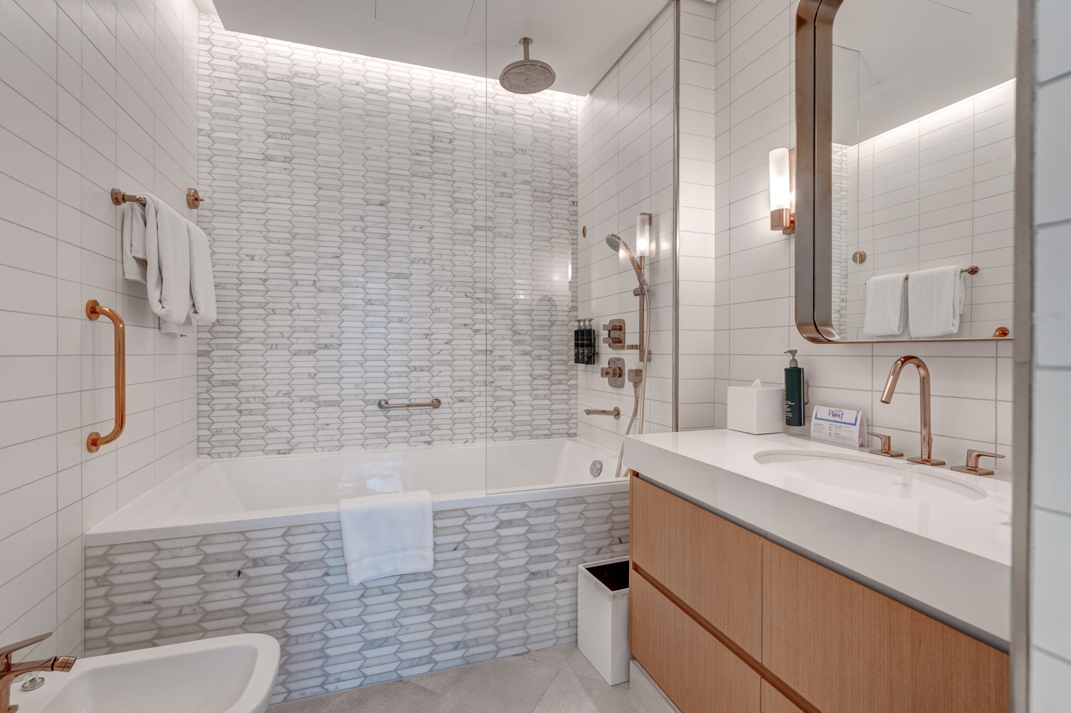 2 Bedrooms Hotel Apartment in Hilton Dubai Creek Hotel & Residences