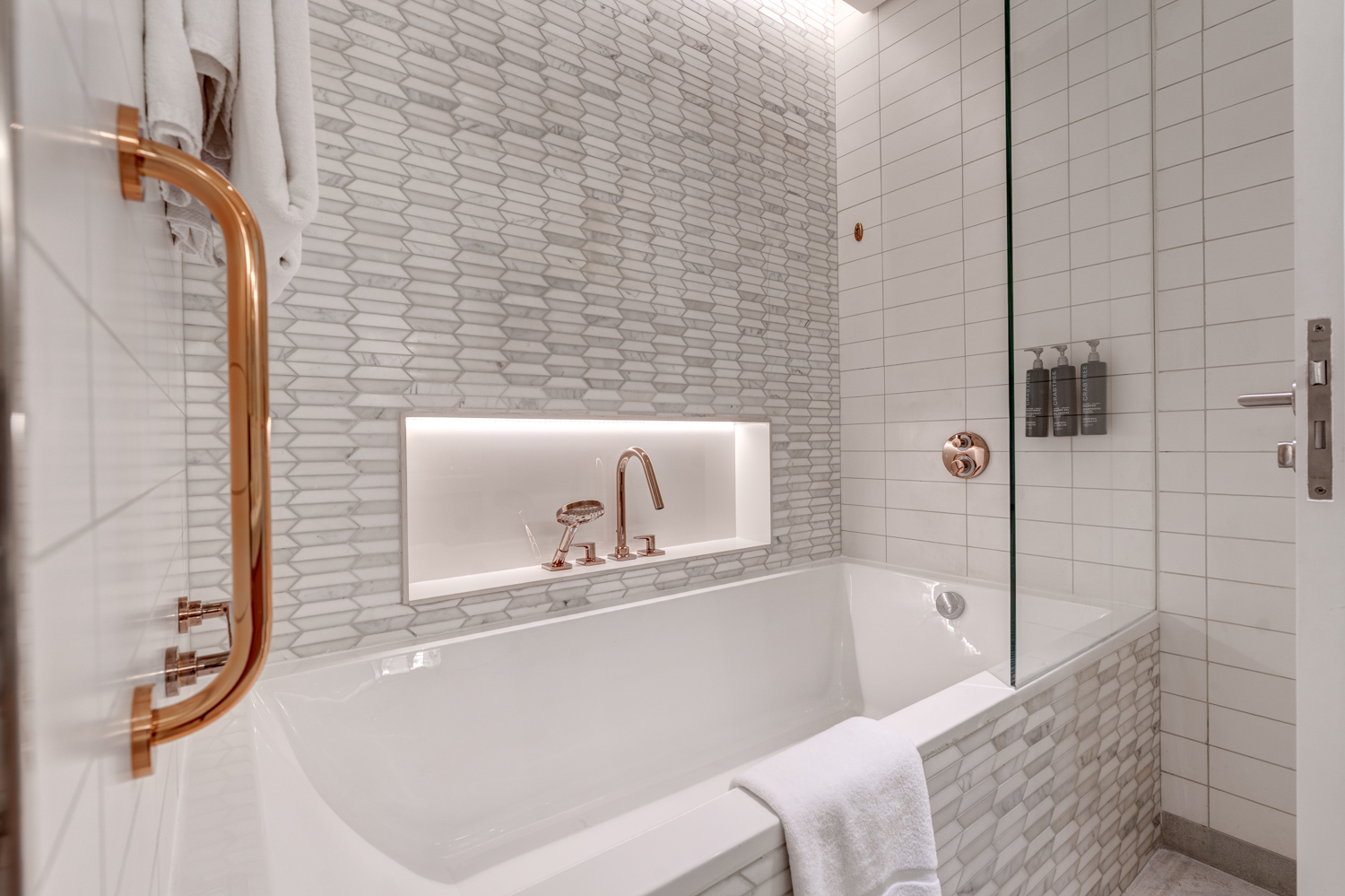 2 Bedrooms Hotel Apartment in Hilton Dubai Creek Hotel & Residences