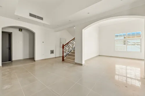 4 Bedrooms Villa in Al Mizhar
