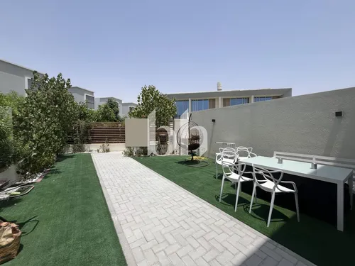 Rented Massive Corner Plot Near to Park and Clubhouse