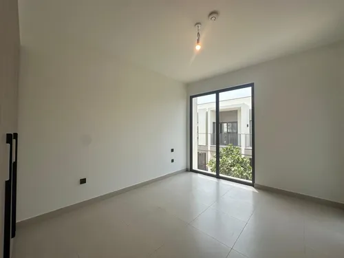 3 Bedrooms Townhouse in Aura 1