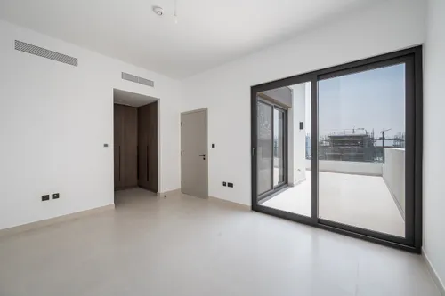 4 Bedrooms Villa in Aura 1