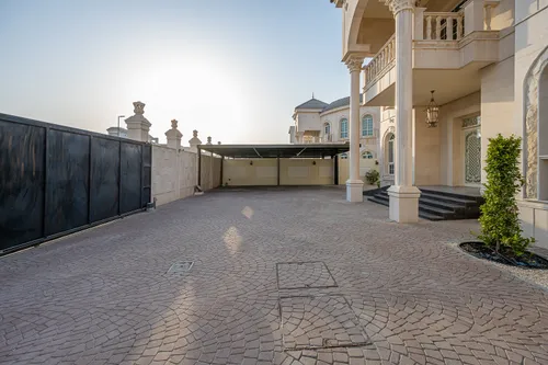 8 Bedrooms Villa in Al Khawaneej 2