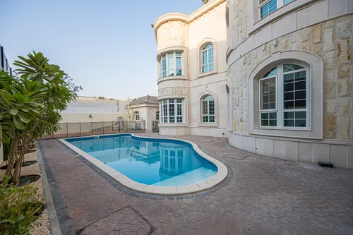 8 Bedrooms Villa in Al Khawaneej 2