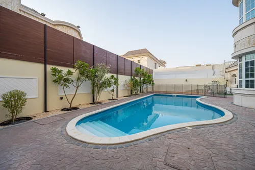 8 Bedrooms Villa in Al Khawaneej 2