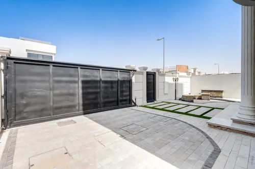 4 Bedrooms Apartment in Hoshi 1