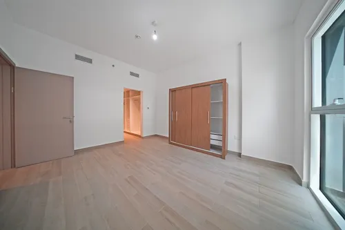 3 Bedrooms Apartment in Waters Edge
