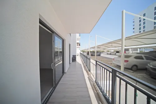 3 Bedrooms Apartment in Waters Edge