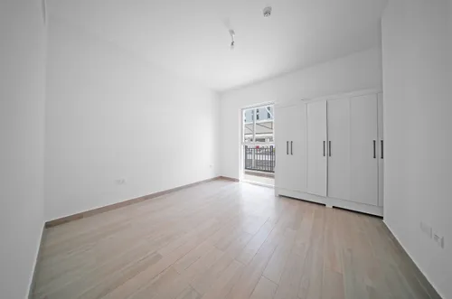3 Bedrooms Apartment in Waters Edge