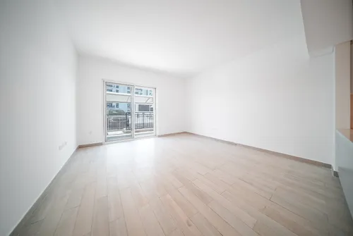 3 Bedrooms Apartment in Waters Edge