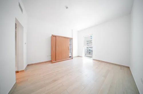 3 Bedrooms Apartment in Waters Edge
