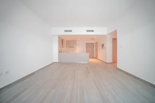 3 Bedrooms Apartment in Waters Edge