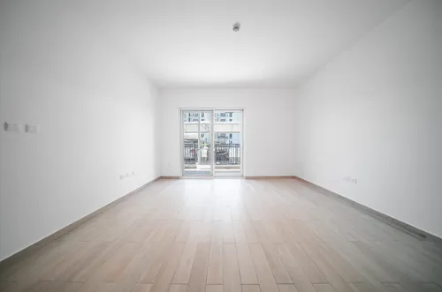 3 Bedrooms Apartment in Waters Edge