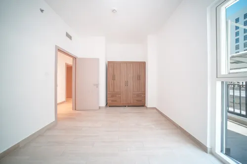 3 Bedrooms Apartment in Waters Edge