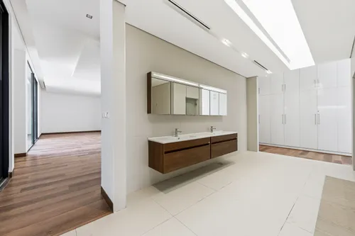 5 Bedrooms Villa in Al Khawaneej 1