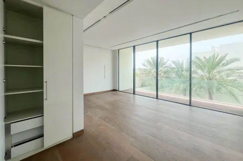 5 Bedrooms Villa in Al Khawaneej 1