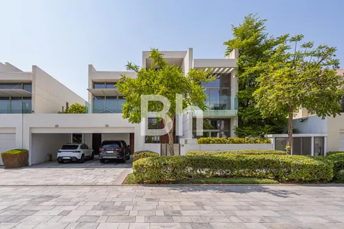5BR Contemporary | Upgraded | Fully Furnished
