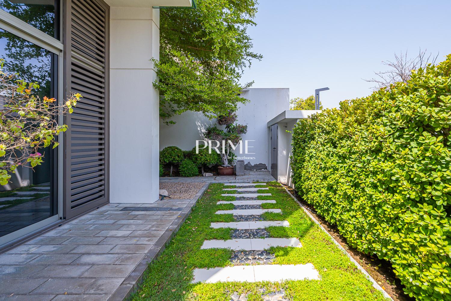 5 Bedrooms Villa in District One Villas