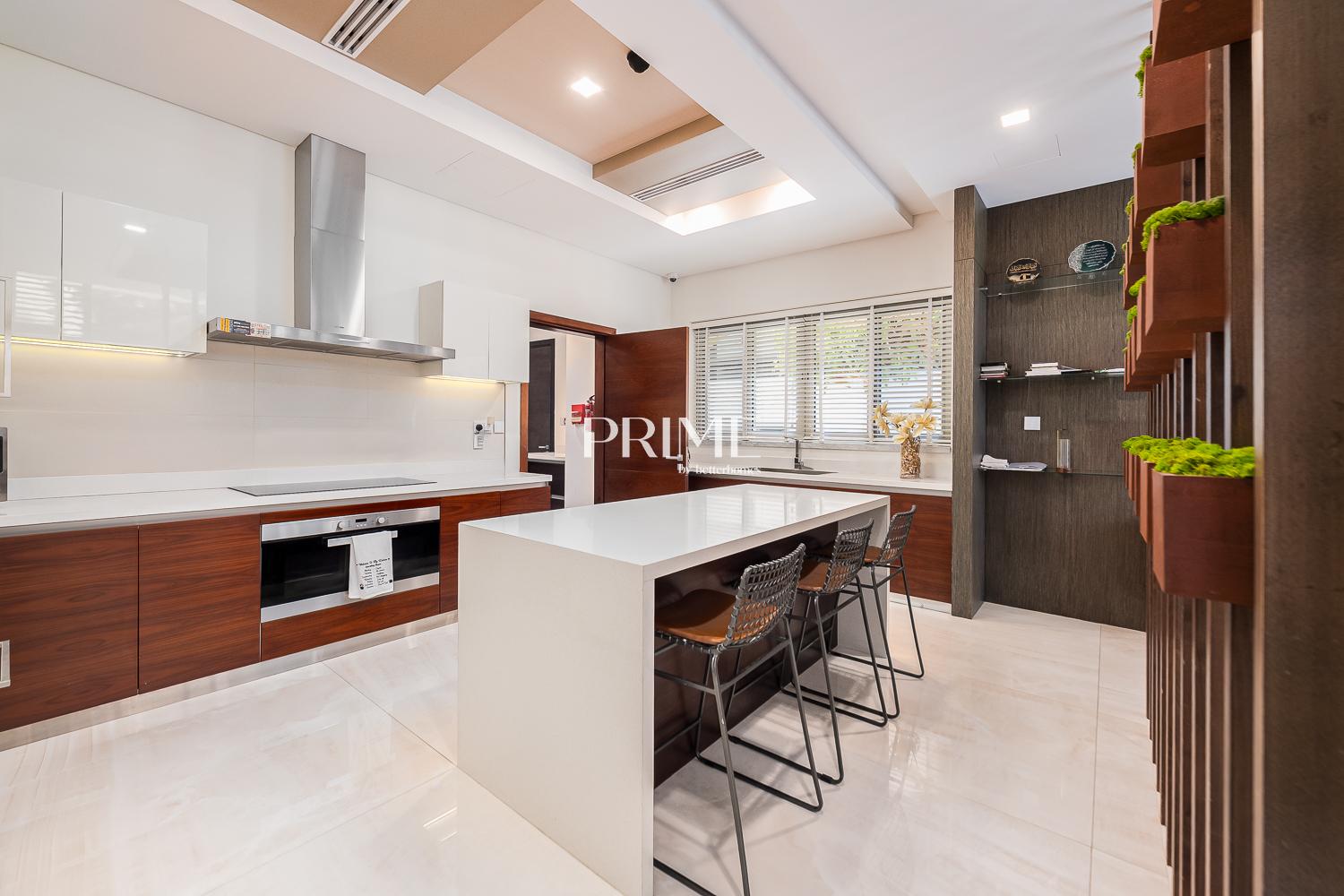 5 Bedrooms Villa in District One Villas