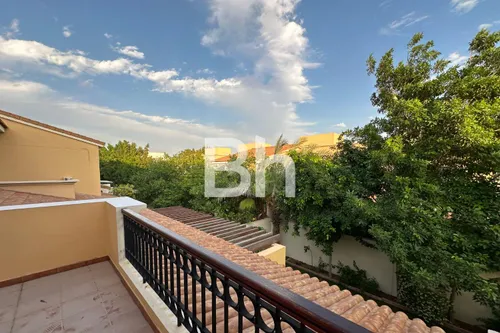 Large plot| Private Garden| Partially upgraded