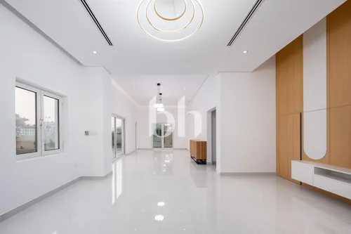 Upgraded I Good Location I Ready To Occupy