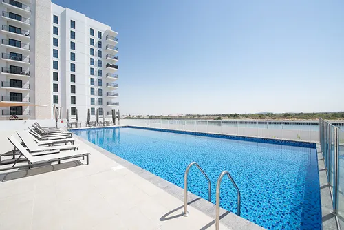 2 Bedrooms Apartment in Waters Edge