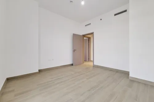 2 Bedrooms Apartment in Waters Edge