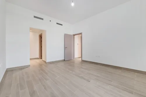 2 Bedrooms Apartment in Waters Edge