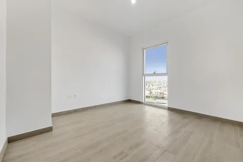 2 Bedrooms Apartment in Waters Edge
