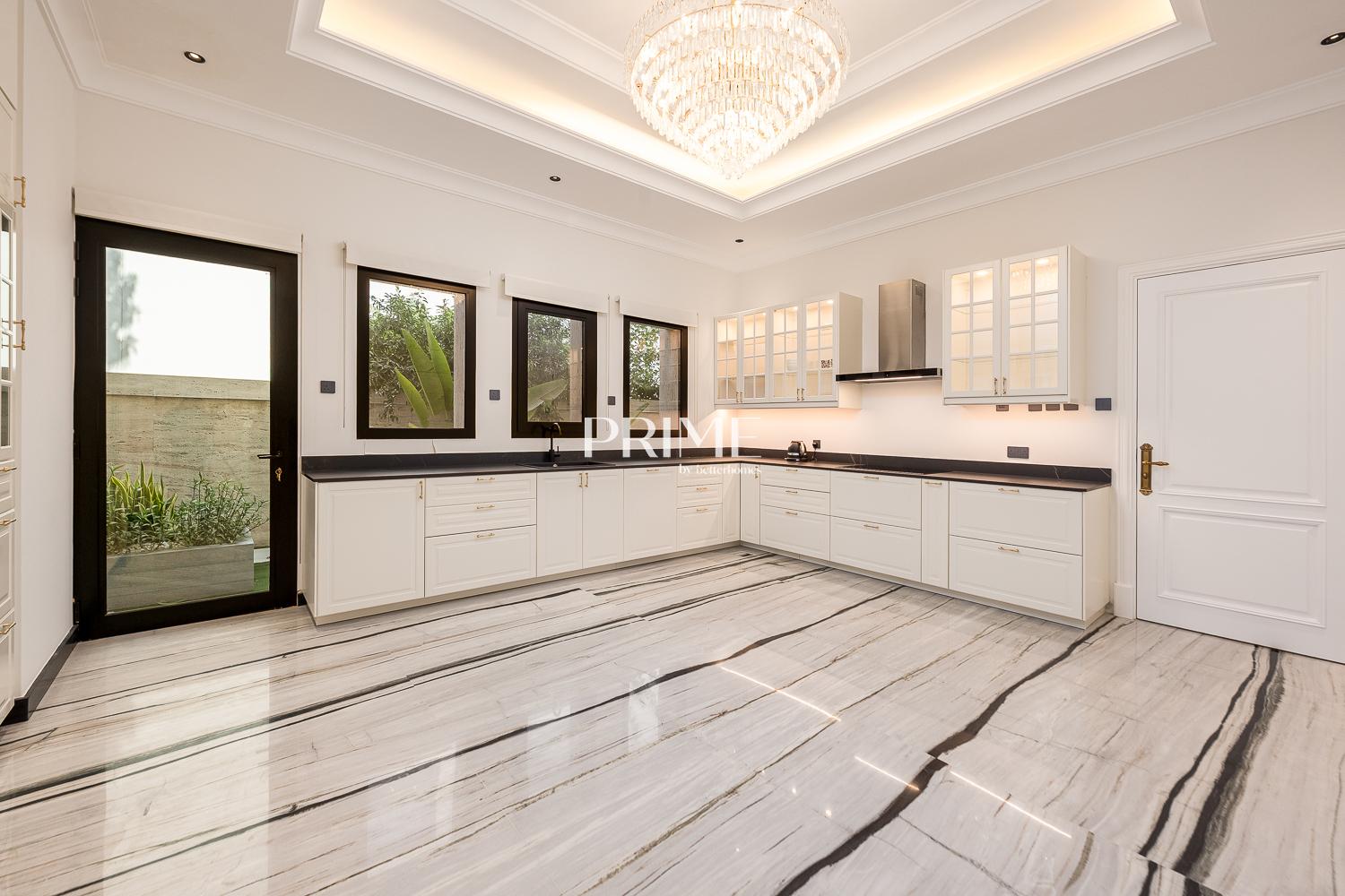 7 Bedrooms Villa in Sector P