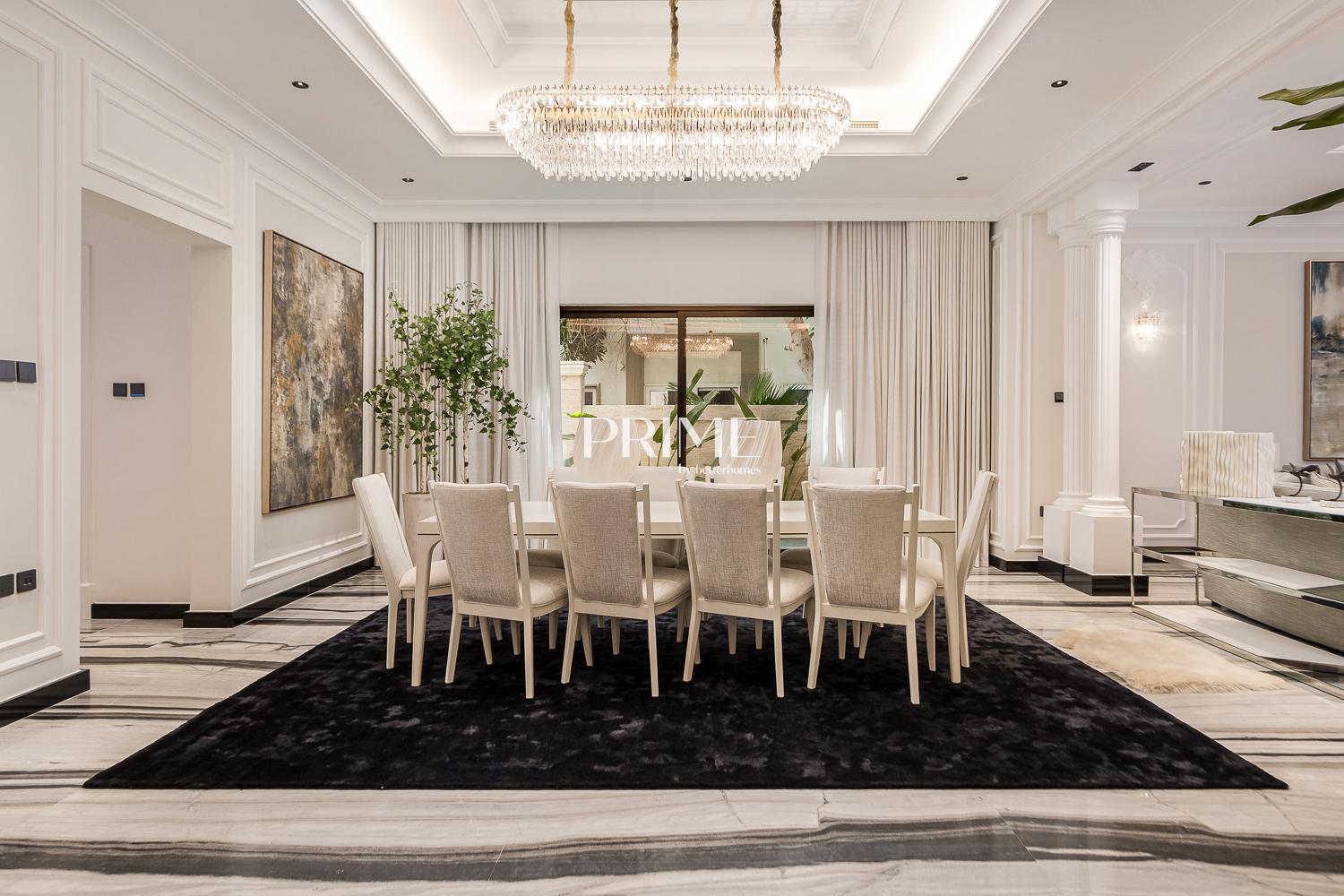 7 Bedrooms Villa in Sector P