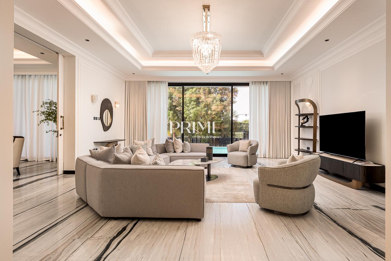 7 Bedrooms Villa in Sector P