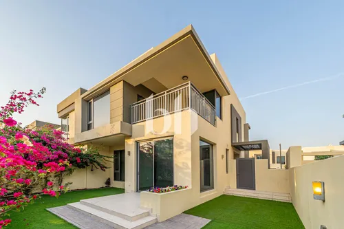 Corner Unit | Park Backing | Large Plot