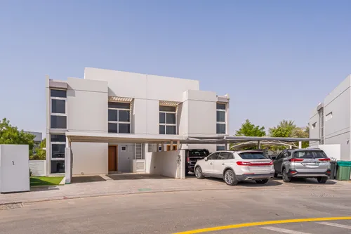 4 Bedrooms Villa in Arabella Townhouses 2
