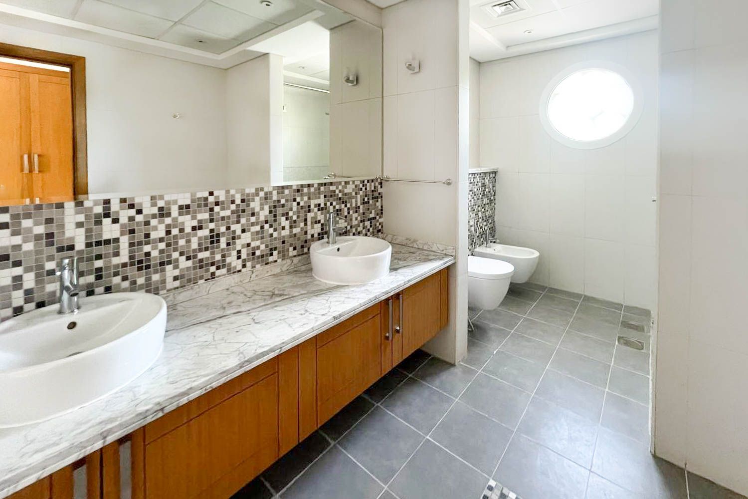 5 Bedrooms Villa in Legacy Large