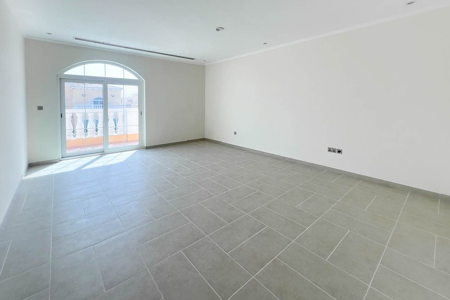 5 Bedrooms Villa in Legacy Large