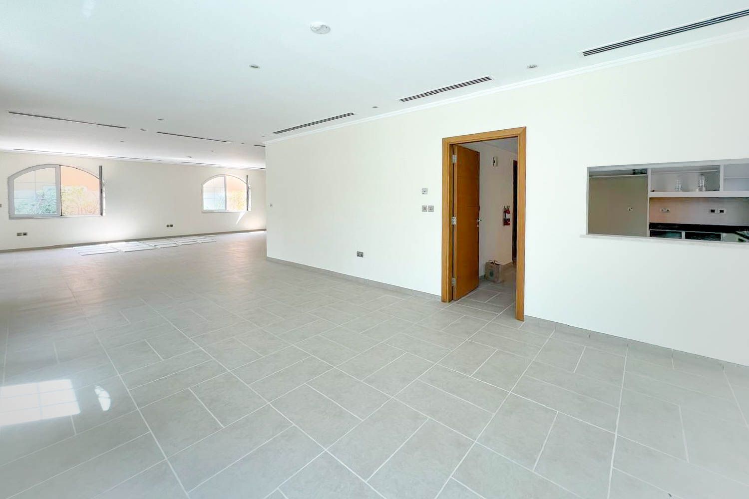 5 Bedrooms Villa in Legacy Large