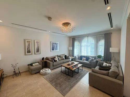 5 Bedrooms Villa in District 5 Legacy