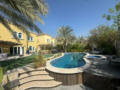 5 Bedrooms Villa in District 5 Legacy