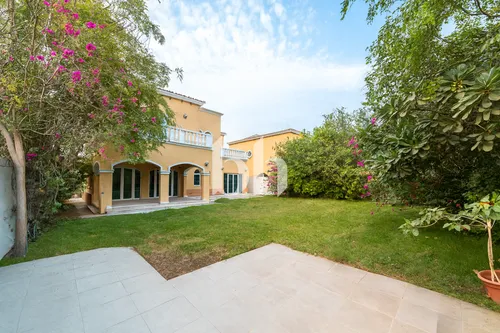 Spacious 5 Bed Legacy Villa | Vacant Now