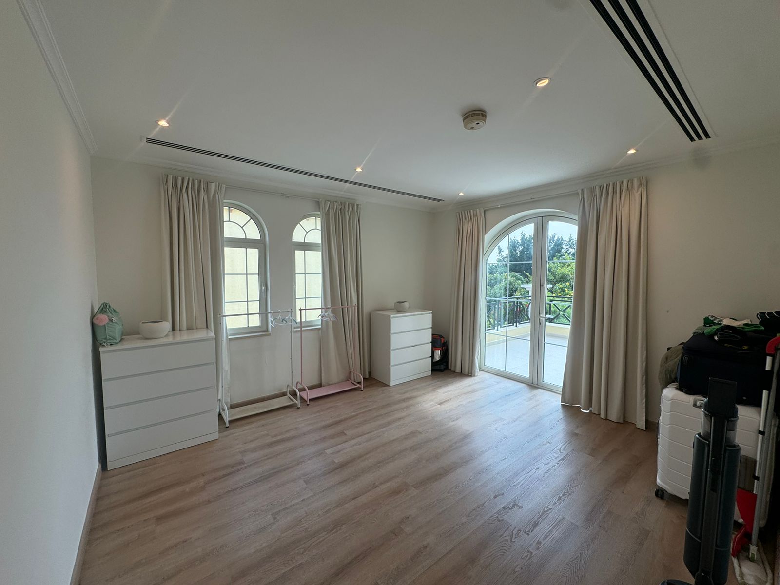 4 Bedrooms Villa in Legacy Large