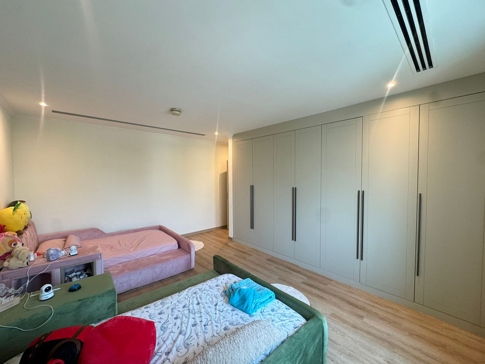 4 Bedrooms Villa in Legacy Large