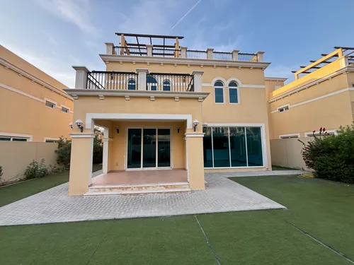 4 Bedrooms Villa in District 9 Legacy